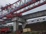 Warga Beberkan Kronologi Peristiwa Jatuhnya Crane Kereta Api Cepat