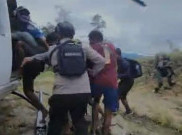 Aparat Evakuasi Warga Korban Teror KKB Gunakan Helikopter