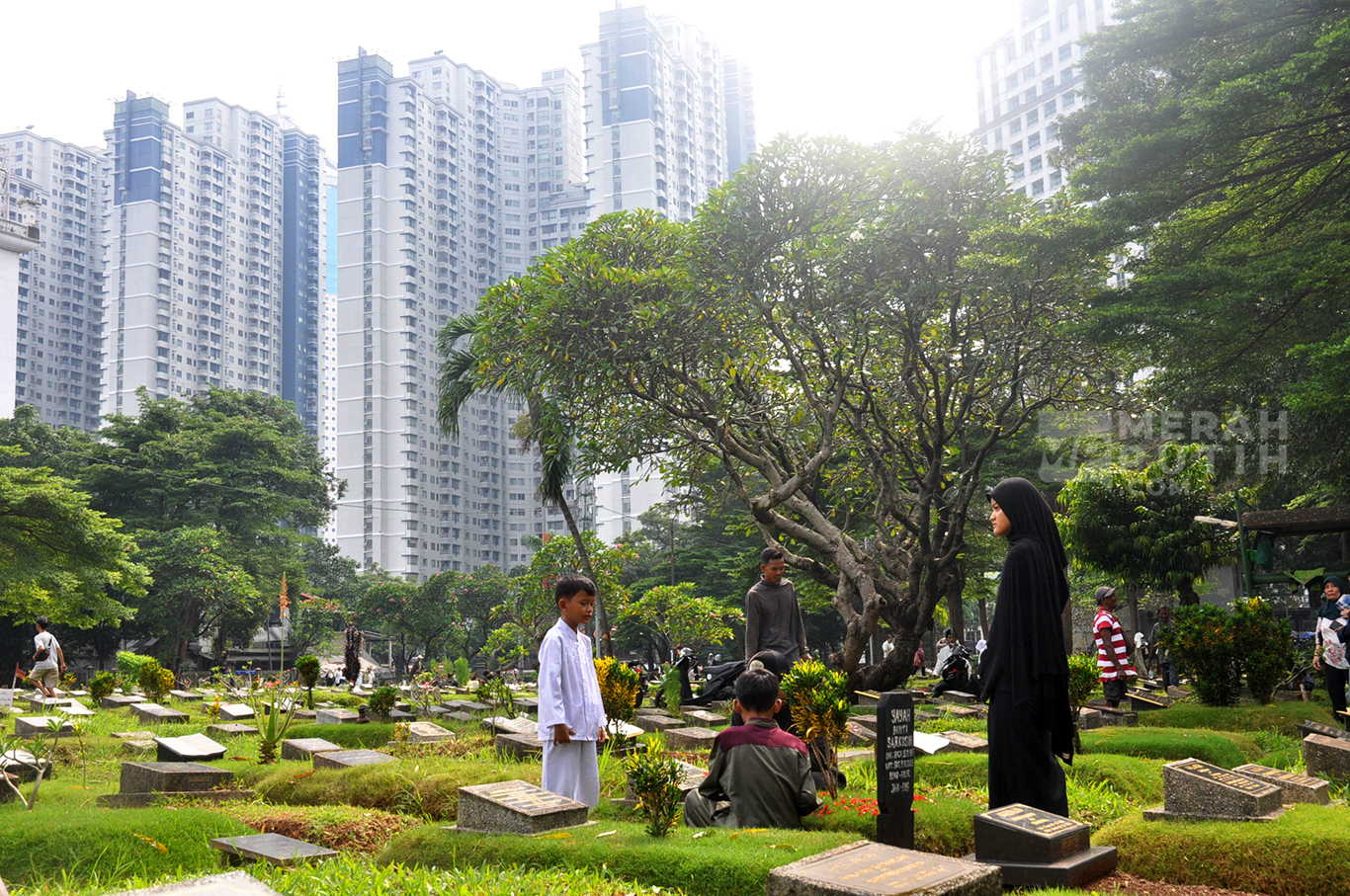 Tradisi Ziarah Kubur di Hari Raya Idul Fitri 1447 H, Umat Muslim Kenang Handai Taulan