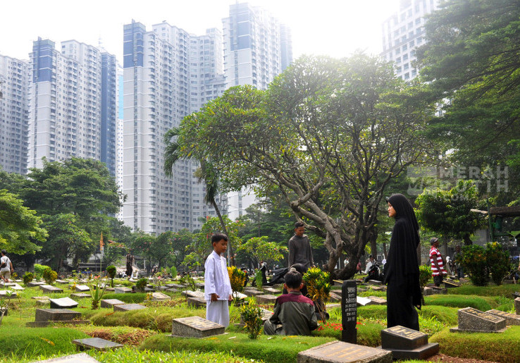 Tradisi Ziarah Kubur di Hari Raya Idul Fitri 1447 H, Umat Muslim Kenang Handai Taulan
