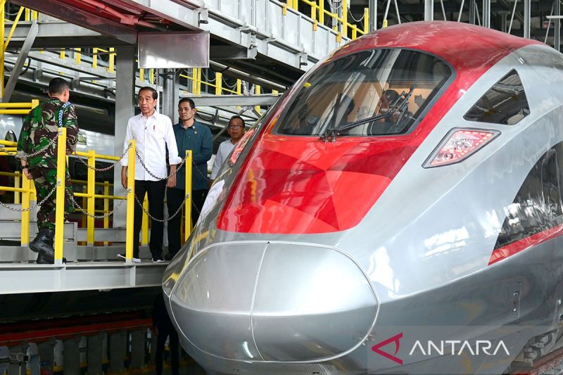 Kereta Cepat Diberi Nama Whoosh