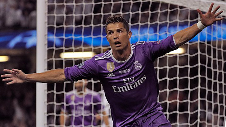 Ronaldo Terlihat Bersama Kekasih dan Putranya di Tengah Lapangan