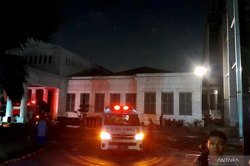 Mendikbudristek Apresiasi Gerak Cepat Aparat Atasi Kebakaran Museum Nasional