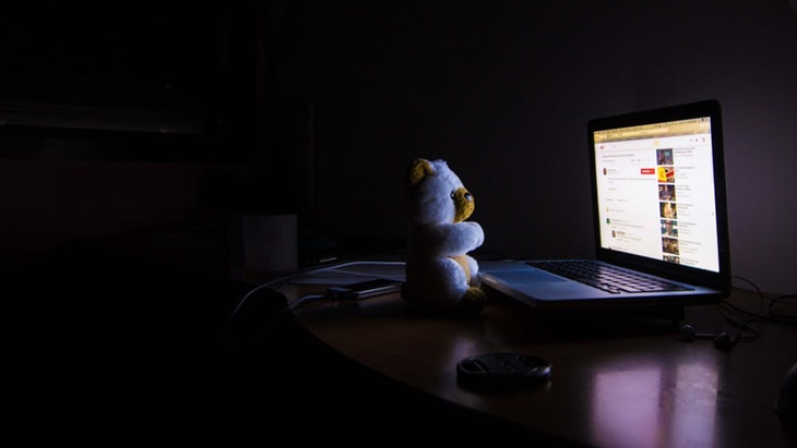 Bukan Obat Tidur, Kacamata Tidur Ini Dapat Atasi Insomnia