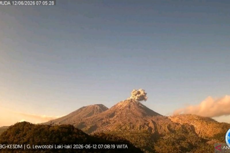 3 Gunung Api di Indonesia Timur Meletus Hampir Bersamaan, Abunya Berpotensi Ganggu Penerbangan