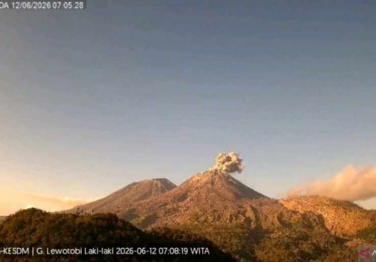 3 Gunung Api di Indonesia Timur Meletus Hampir Bersamaan, Abunya Berpotensi Ganggu Penerbangan