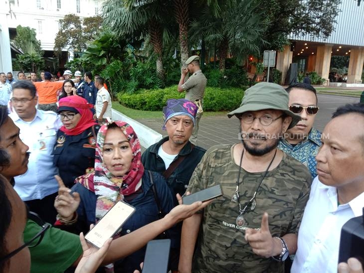 Demonstrasi Presidium Gerakan Jaga Indonesia (GJI) di Balai Kota DKI, Jakarta Pusat, Rabu (19/2). (Foto: MP/Asropih)