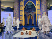 Nuansa Sage dalam Kolaborasi Dea Textile dan Ranaya Scarves di Ramadan Runway