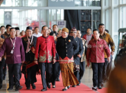Jokowi Senang Pakai Baju Tradisional Tiongkok Karya Desainer Anne Avantie