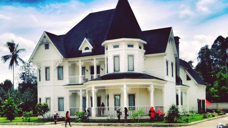 Wisata Unik Rumah Barbie di Luak Limopuluah