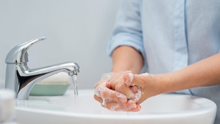Sering Cuci Tangan? Jaga Kelembapan Kulit