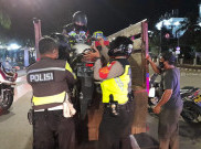Polisi Bubarkan Kerumunan Remaja di Monas