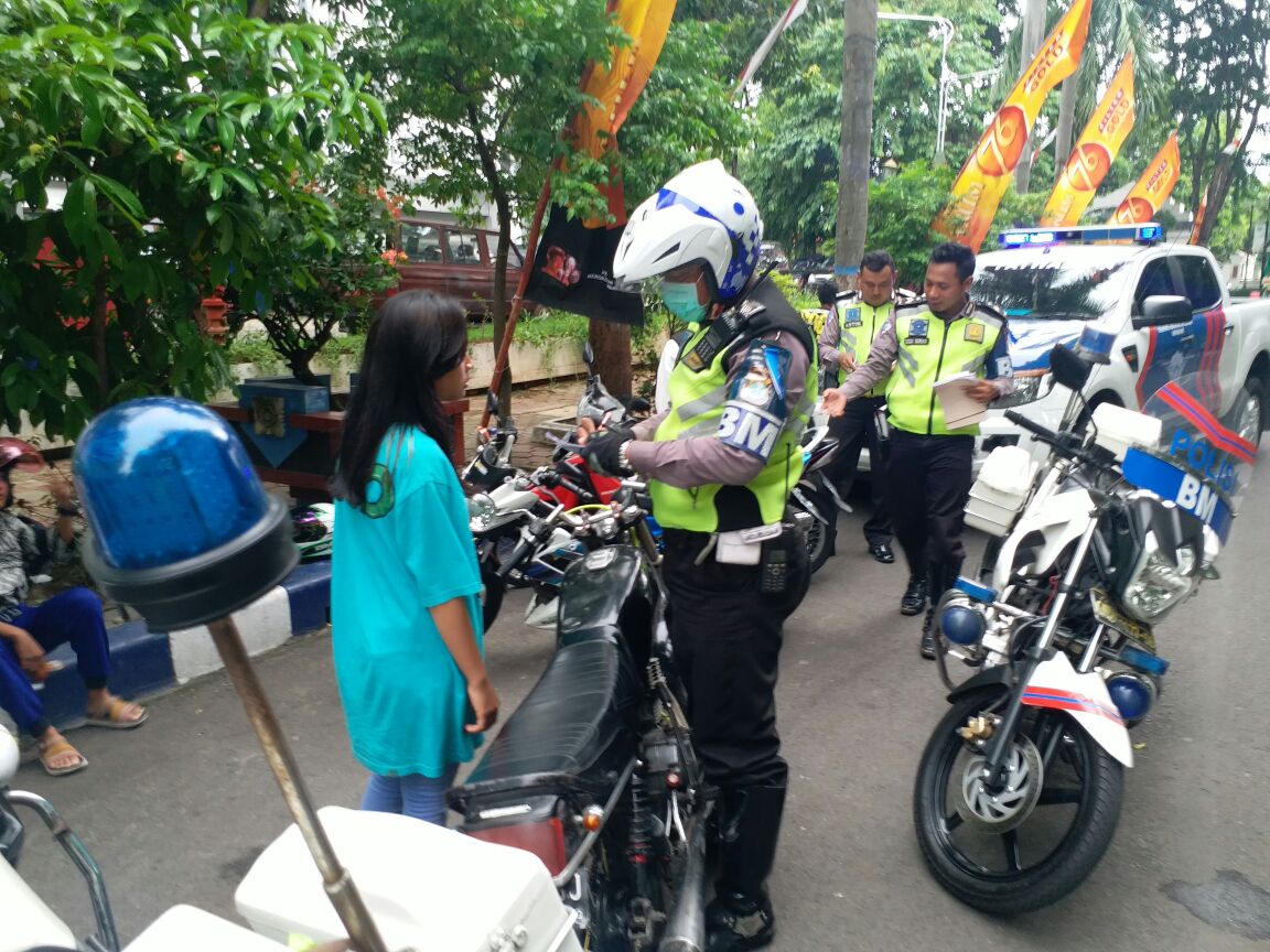 Sering Disepelekan, 5 Hal Ini Bisa Bikin Kamu Ditilang Polisi