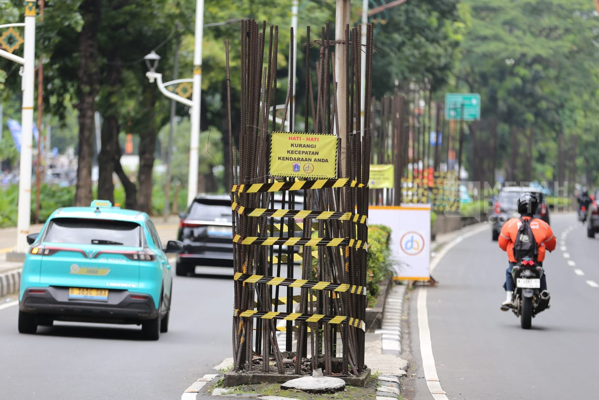 Pemprov DKI Jakarta Mulai Bongkar Tiang Monorel Mangkrak di Kuningan Jakarta 