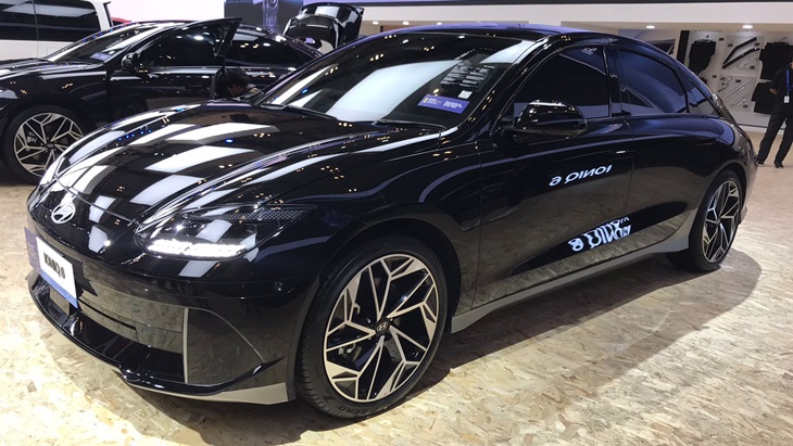 Hyundai Ioniq 6 Unjuk Gigi di GIIAS 2023