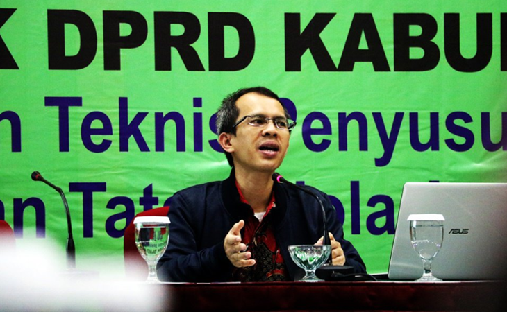 Pengamat Politik Ujang Komarudin