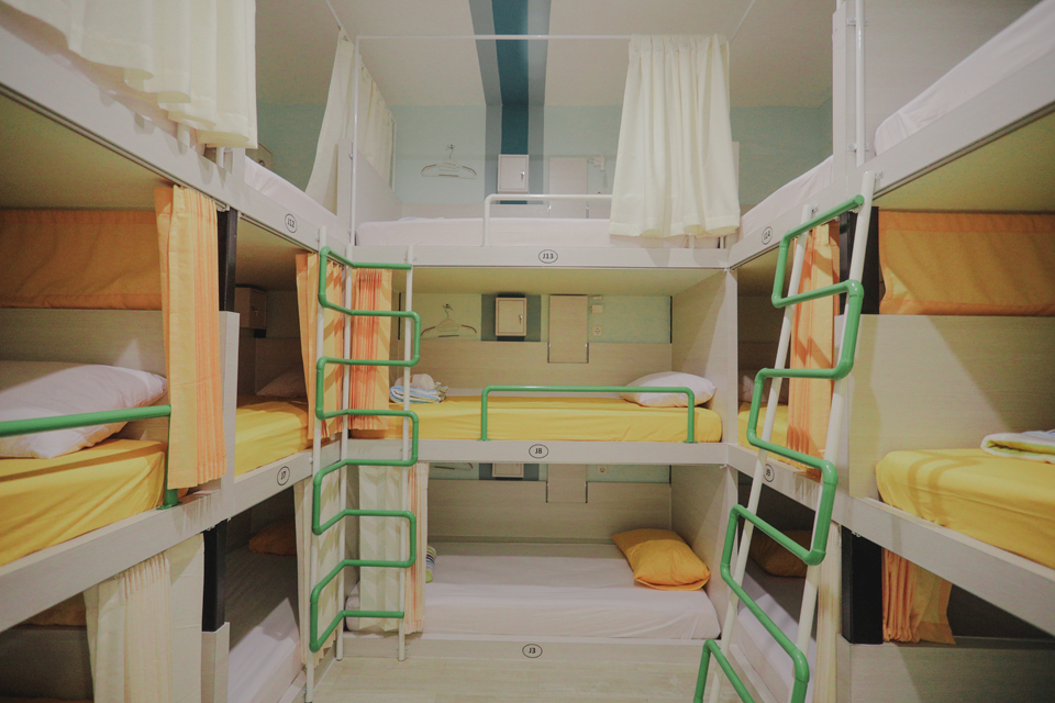 Kamar Tidur Mel's Dorm Kota Tua. (MP/Rizki Fitrianto)