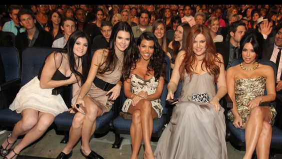 Kardashian Donasikan Rp 6,6 Miliar untuk Korban Badai Harvey