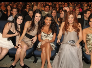Kardashian Donasikan Rp 6,6 Miliar untuk Korban Badai Harvey