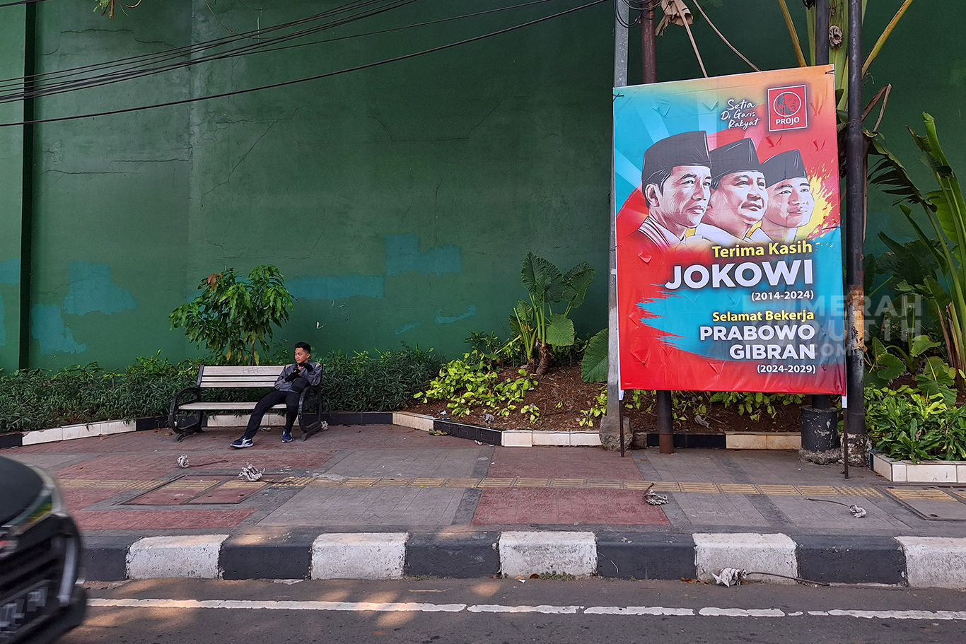 Spaduk Ucapan Terima Kasih Kepada Presiden Jokowi di Jakarta