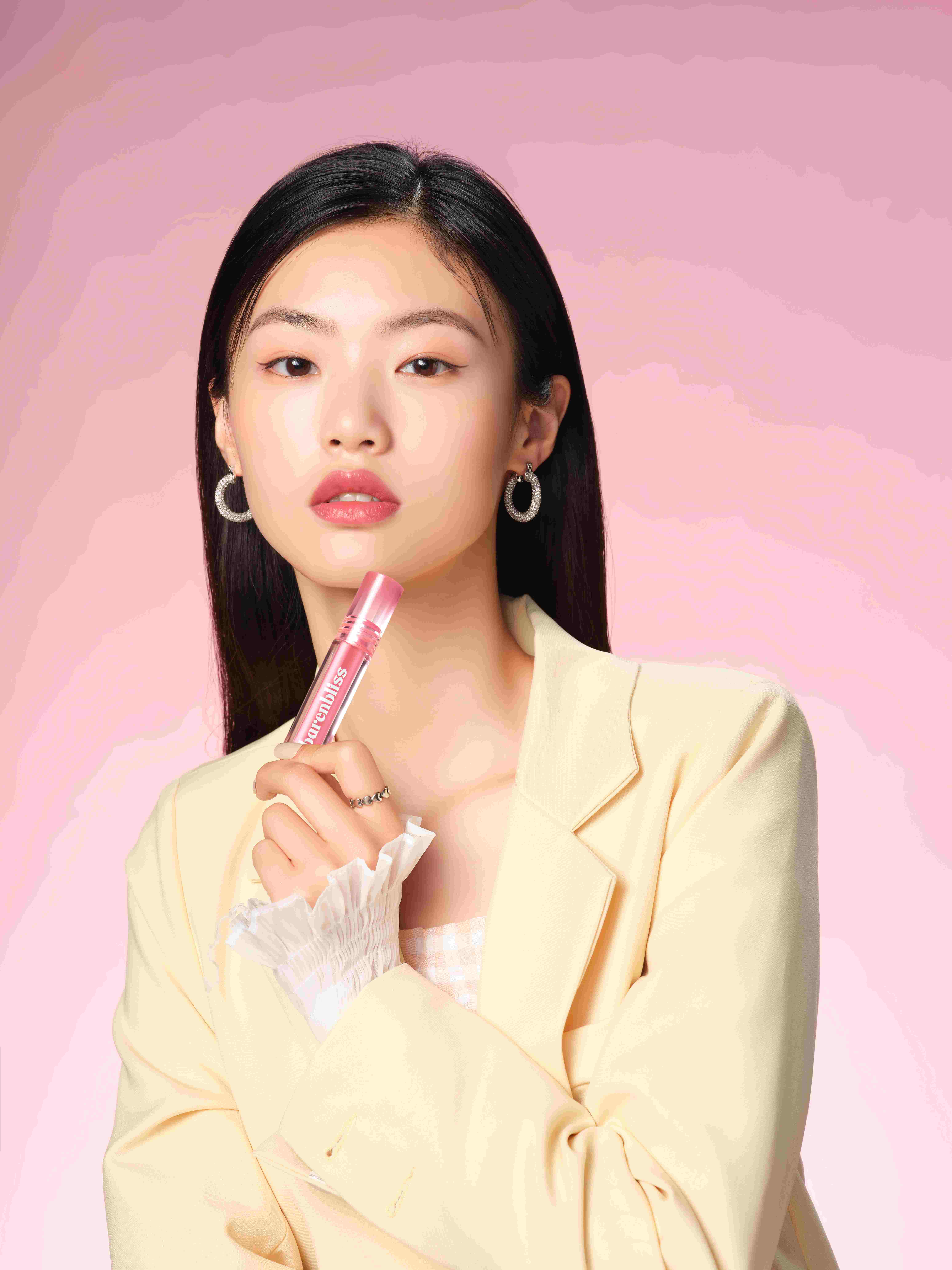 Berry makes comfort lip matte mampu melembabkan bibir. (Foto ist)