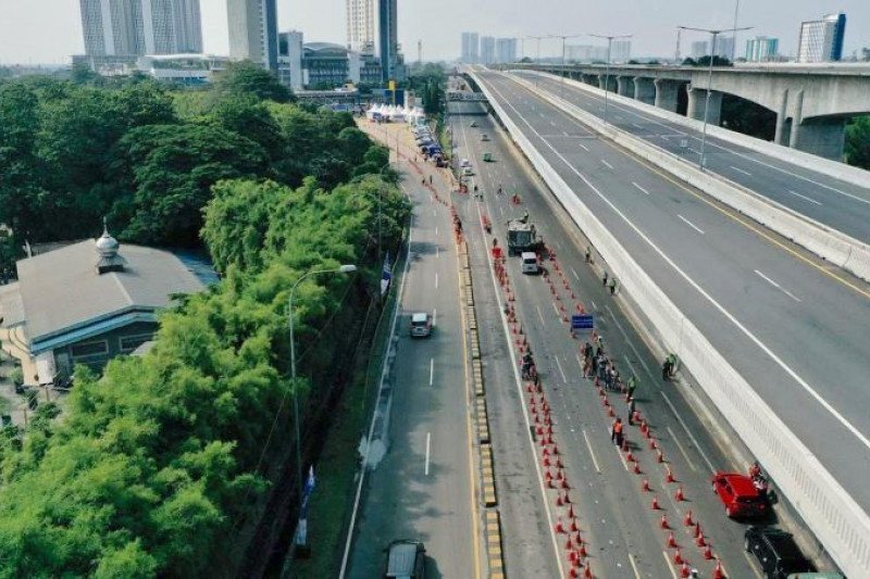 Penyekatan di Tol. (Foto: Antara)