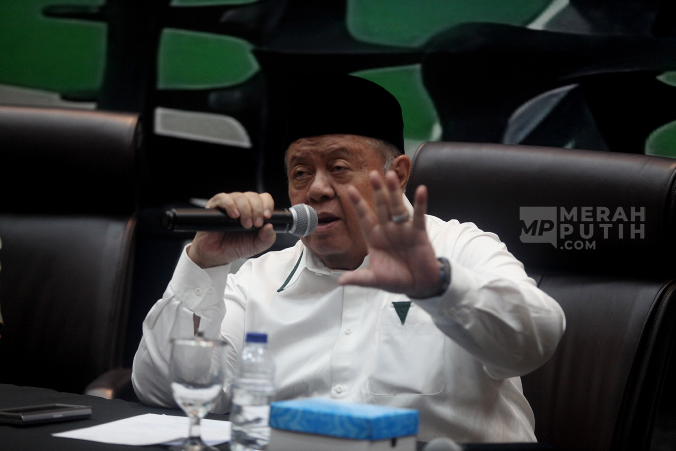 Anggota Komisi X DPR Habib Syarief Muhammad saat Diskusi Dialektika Demokrasi di Kompleks Parlemen, Senayan, Jakarta, Kamis (16/10/2025).