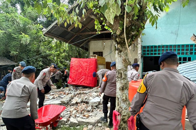 BNPB Mulai Distribusian Paket Bantuan Kemanusiaan Bagi Penyintas Gempa Magnitudo 6,7 di Palu