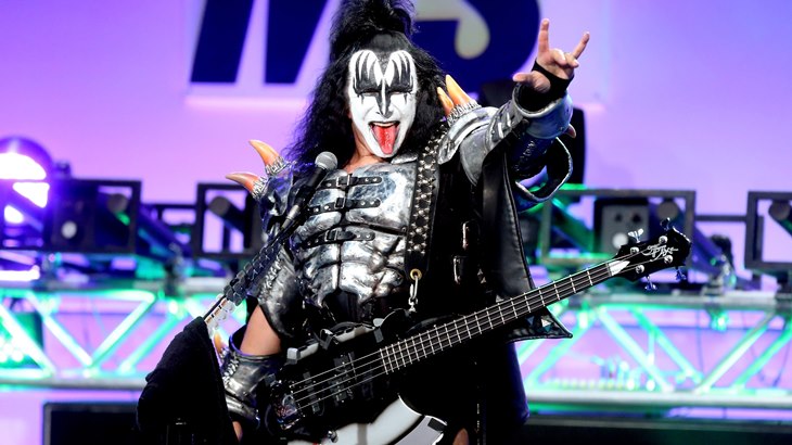 Gaya Hidup Bassist KISS Gene Simmons yang Tak Merokok dan Tak Minum