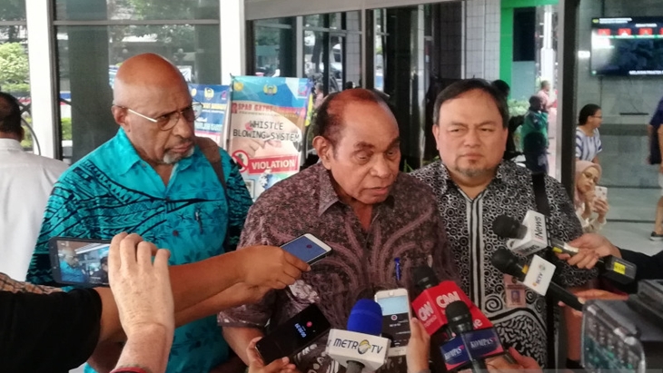 Freddy Numberi Ingatkan Masyarakat Papua Jangan Terprovokasi