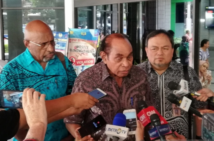 Freddy Numberi Ingatkan Masyarakat Papua Jangan Terprovokasi