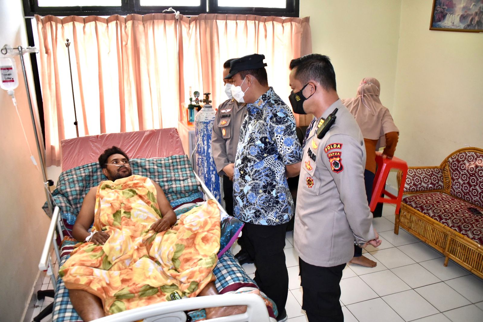 Kepala BNPT Jenguk Perwira Polisi yang Ditembak KKB