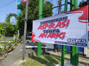 Warga Solo Ramai Pasang Spanduk Tolak Tindakan Anarkistis
