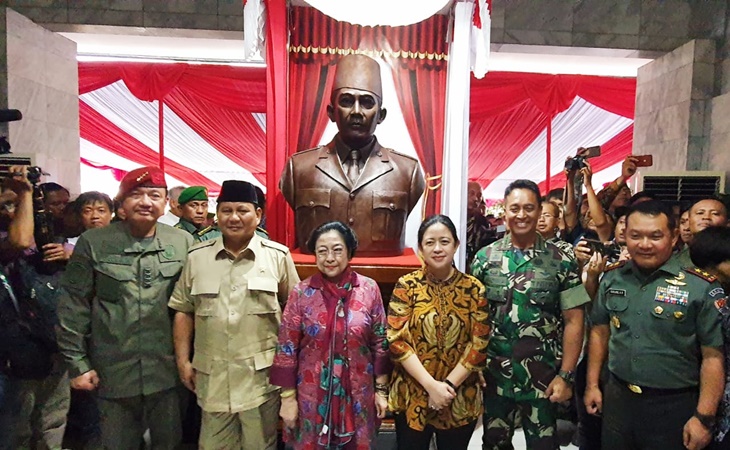 Prabowo dan Megawati saat peresmian patung Bung Karno di Akmil Magelang