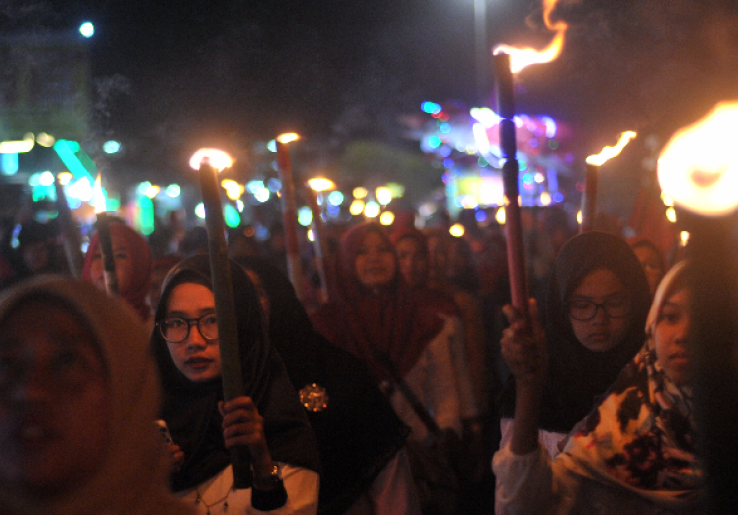 Ribuan Warga Garut Meriahkan Pawai Obor Kemerdekaan