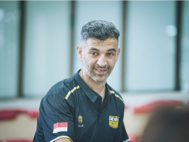 Dewa United Surabaya Angkat Pelatih Baru untuk Hadapi Playoff IBL