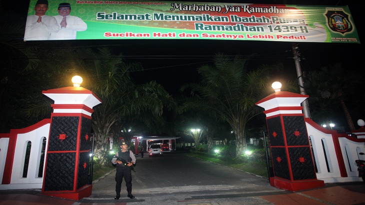 Pasca OTT, Wali Kota Blitar Digiring ke Gedung KPK