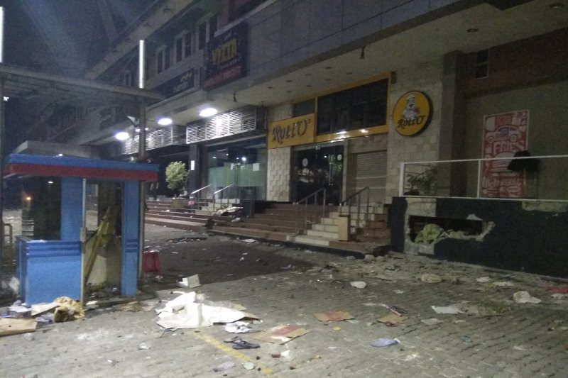 Pospol Sabang Hancur Dibom Molotov, CCTV Mal Sarinah Raib