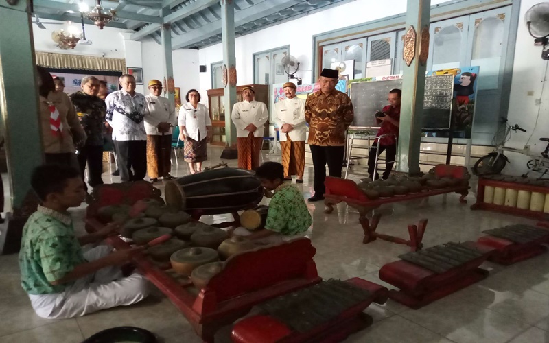Muhadjir Effendy tegaskan guru honorer akan diangkat jadi PNS