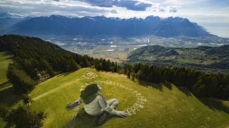 Mural Raksasa di Swiss Mengirim Pesan Harapan
