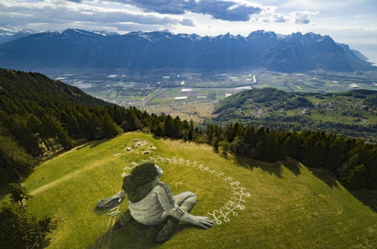 Mural Raksasa di Swiss Mengirim Pesan Harapan 