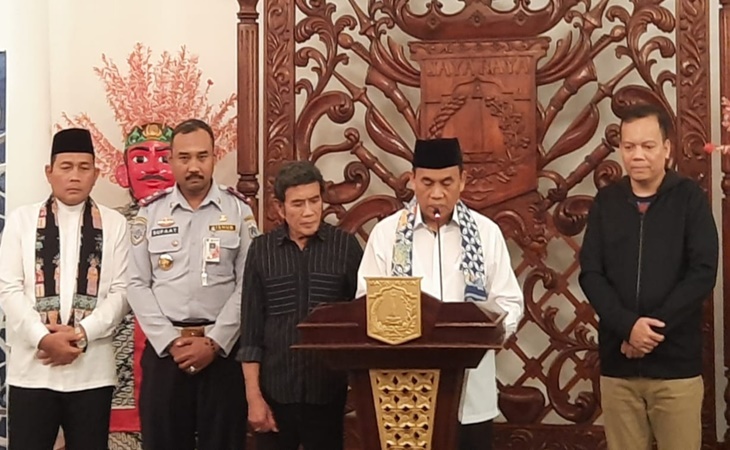 Rhoma Irama meminta Pemprov DKI sediakan pawang hujan saat Malam Tahun Baru