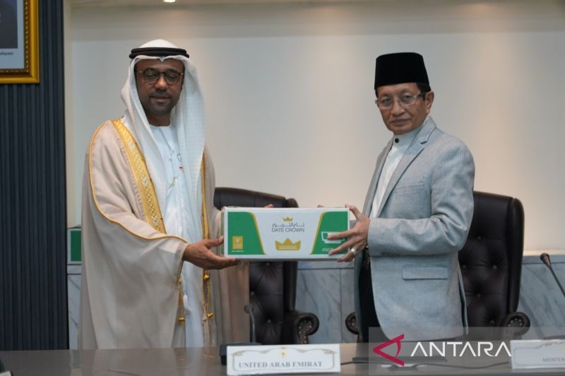 Uni Emirat Arab Beri Hadiah 30 Ton Kurma Bagi Rakyat Indonesia
