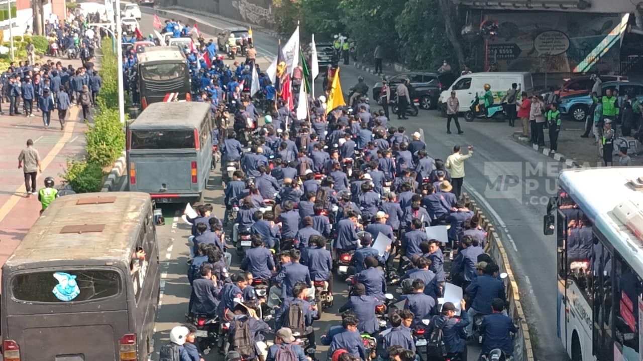 Mahasiswa Trisakti Turun ke Jalan, Tuntut Kabinet Prabowo Peka Penderitaan Ekonomi Rakyat