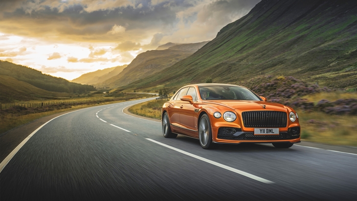 Bentley Flying Spur Speed Debut dengan Mesin Besar dan Tenaga Monster