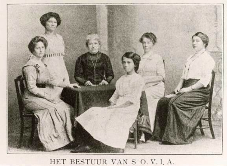 Para perempuan yang mendiriakn SOVIA, yayasan untuk membiayai perempuan sekolah di STOVIA. (javapost.nl)