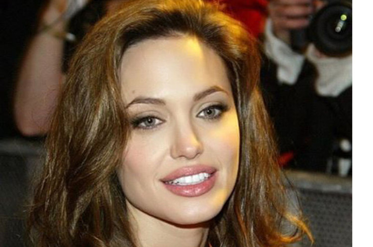 Kencan Golden Globe Paling Manis: Angelina Jolie dan Pria Muda. Siapa Ya?