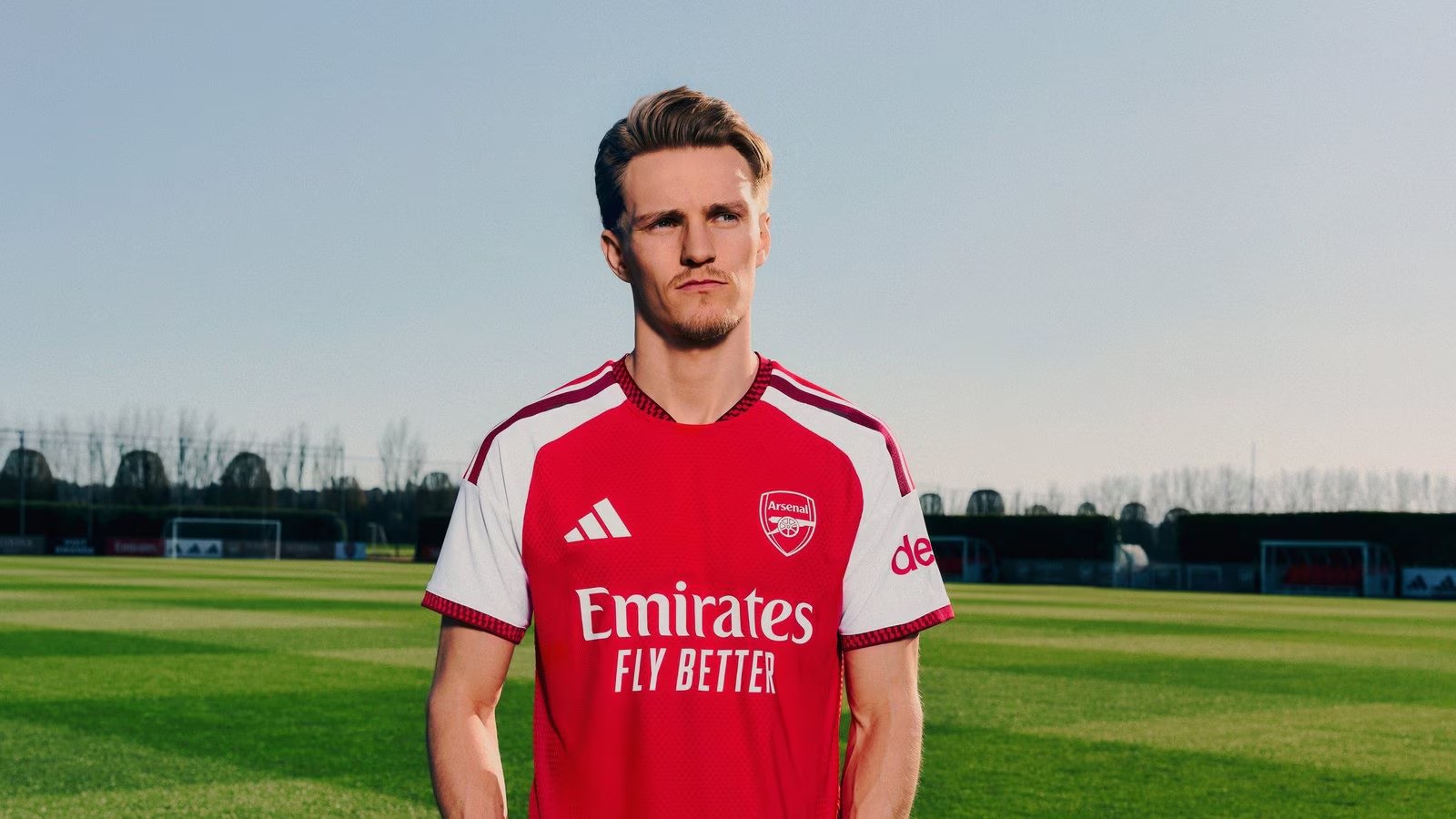 Arsenal Rilis Jersey Kandang 2026/27, Desain Spesial Rayakan 20 Tahun Emirates Stadium