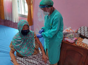 Kisah Warga Komorbid dan Kaki Diamputasi dapat Vaksin dari Program Door to Door