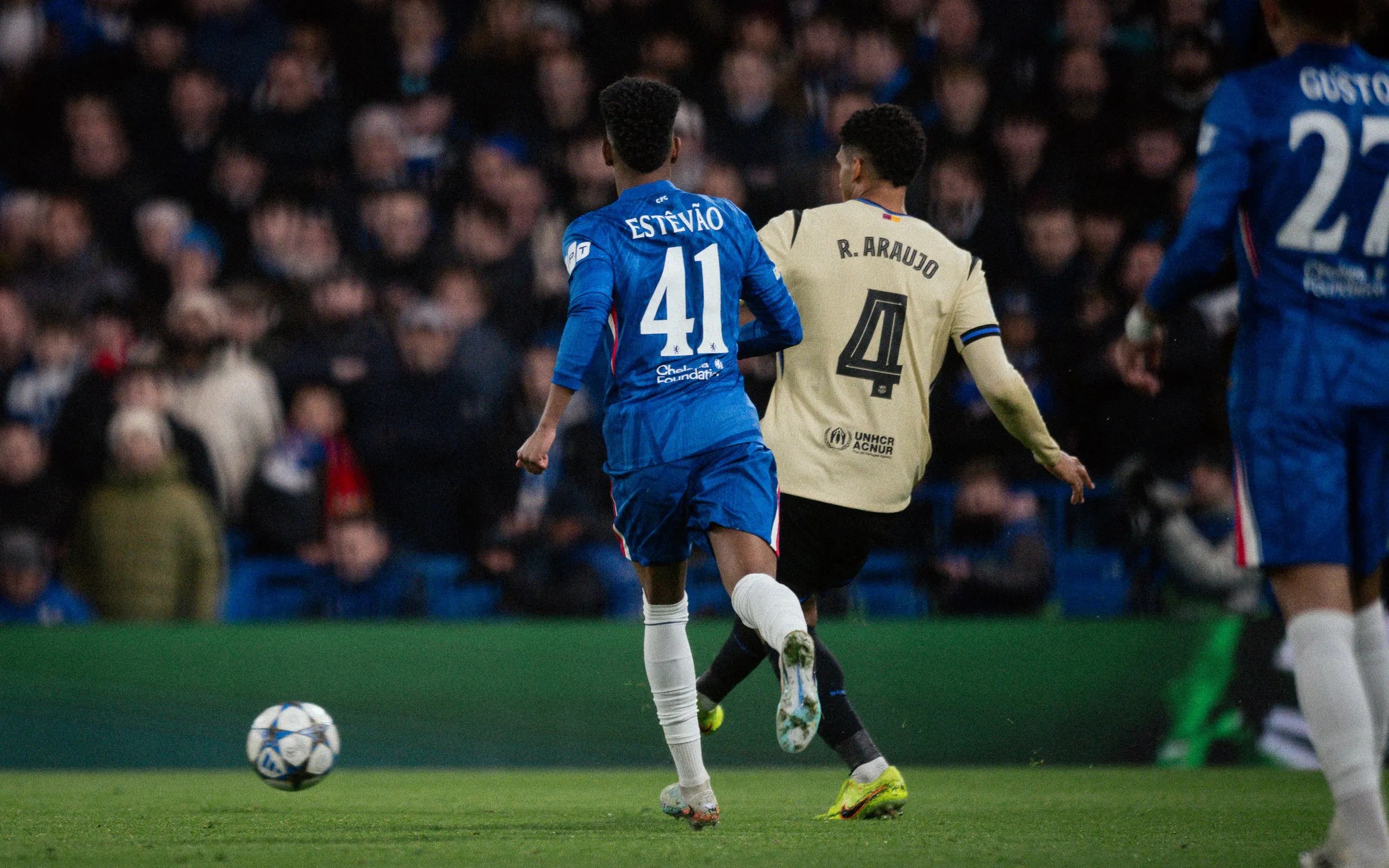 Barcelona Hancur Lebur di Stamford Bridge, Hansi Flick Akui Kartu Merah Ronald Araujo Bikin Repot